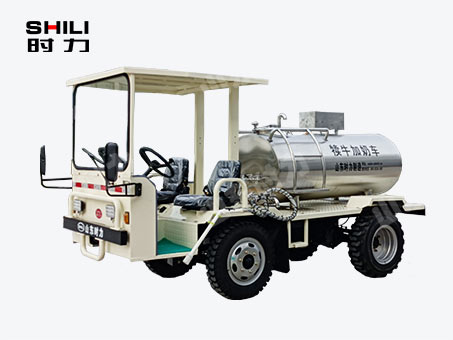 1方電動四輪犢牛喂奶車（臥式罐、帶攪拌）
